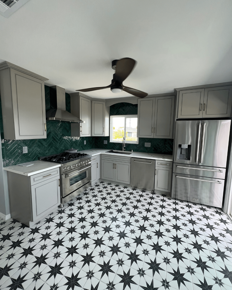 kitchen-renovation-herringbone-backsplash-geometric-star-floor-tile