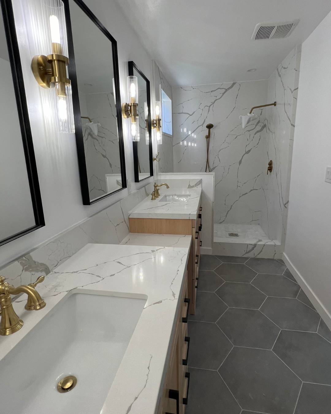 luxury-bathroom-remodel-gold-accents
